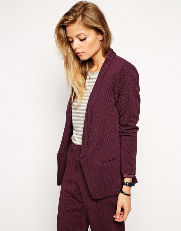  MINH HẰNG GỢI CẢM TRONG VÁY KHOÉT NGỰC